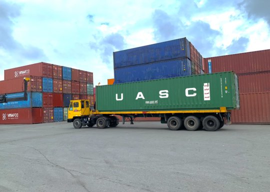 Vận chuyển hàng hóa bằng container và vận chuyển container nội địa
